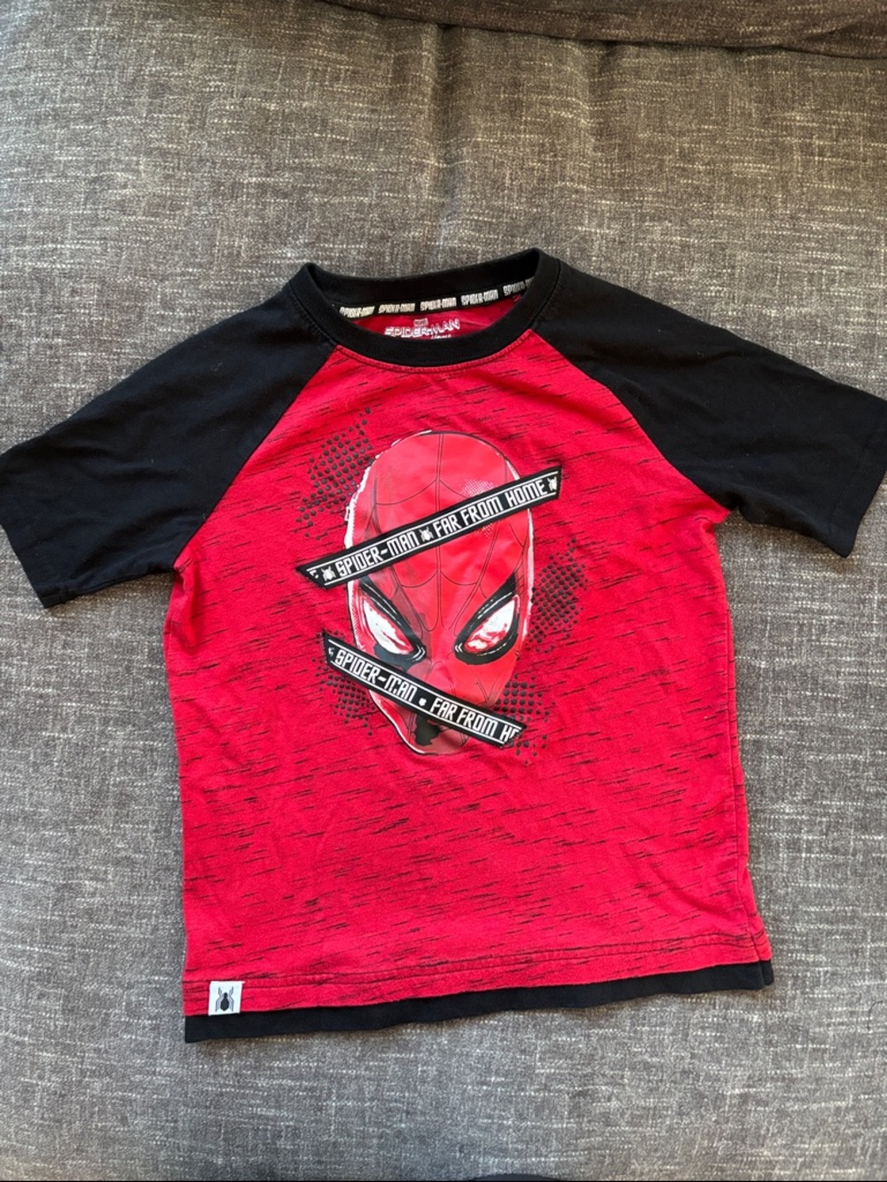 Boys Spider-Man T-Shirt Size Small (6/7)